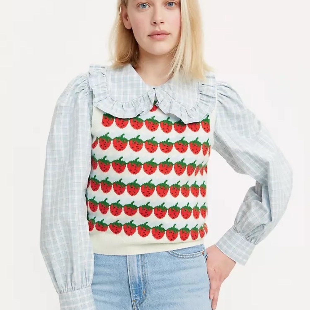 Levi’s Tiny Sweater Vest Strawberry